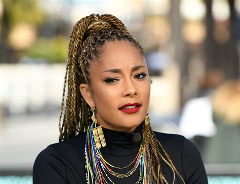 Amanda Seales .